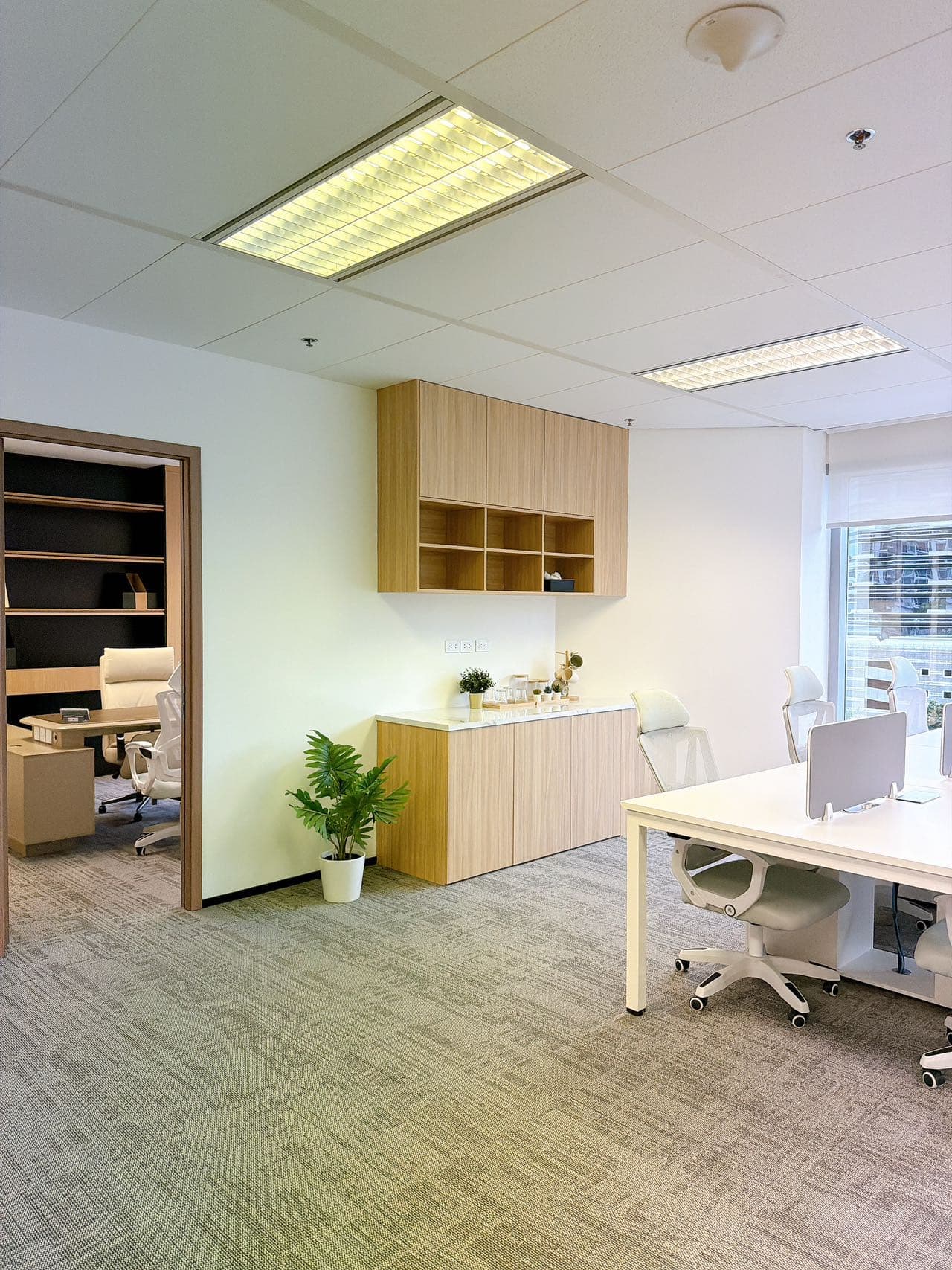 Fully Furnished Office for Rent in CBD, Bangkok City Center | 142 sq.m. | Monthly Rent 177,500 THB