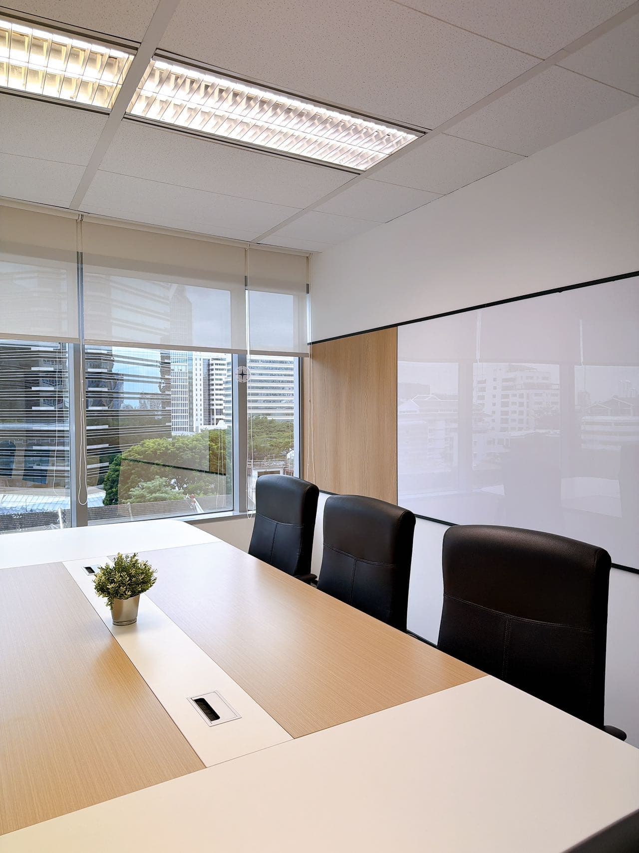 Fully Furnished Office for Rent in CBD, Bangkok City Center | 142 sq.m. | Monthly Rent 177,500 THB