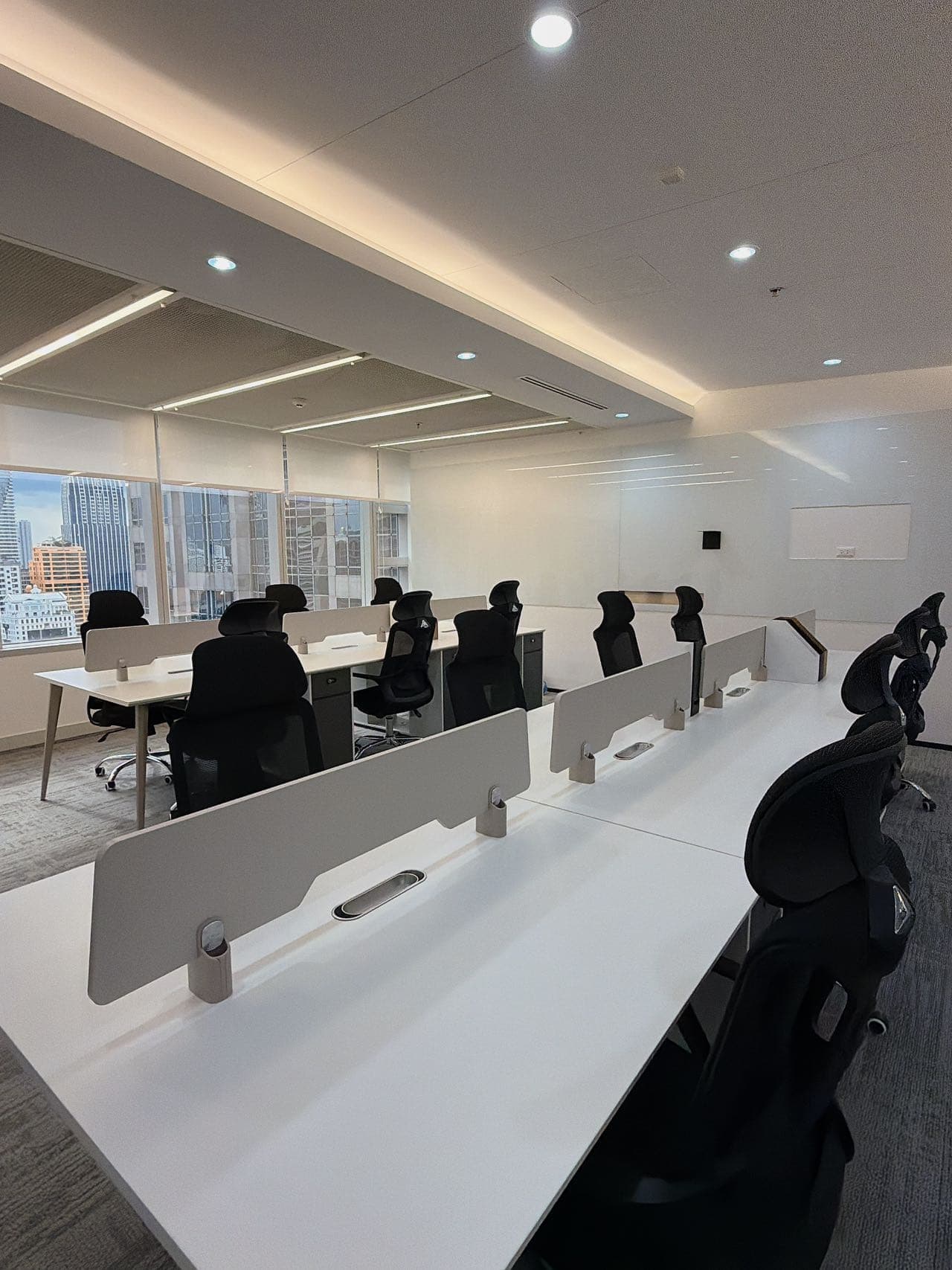 Rent 205 sqm Fully Fitted Office in CBD, Bangkok City Center | Move-in Ready | 277,000 THB/month