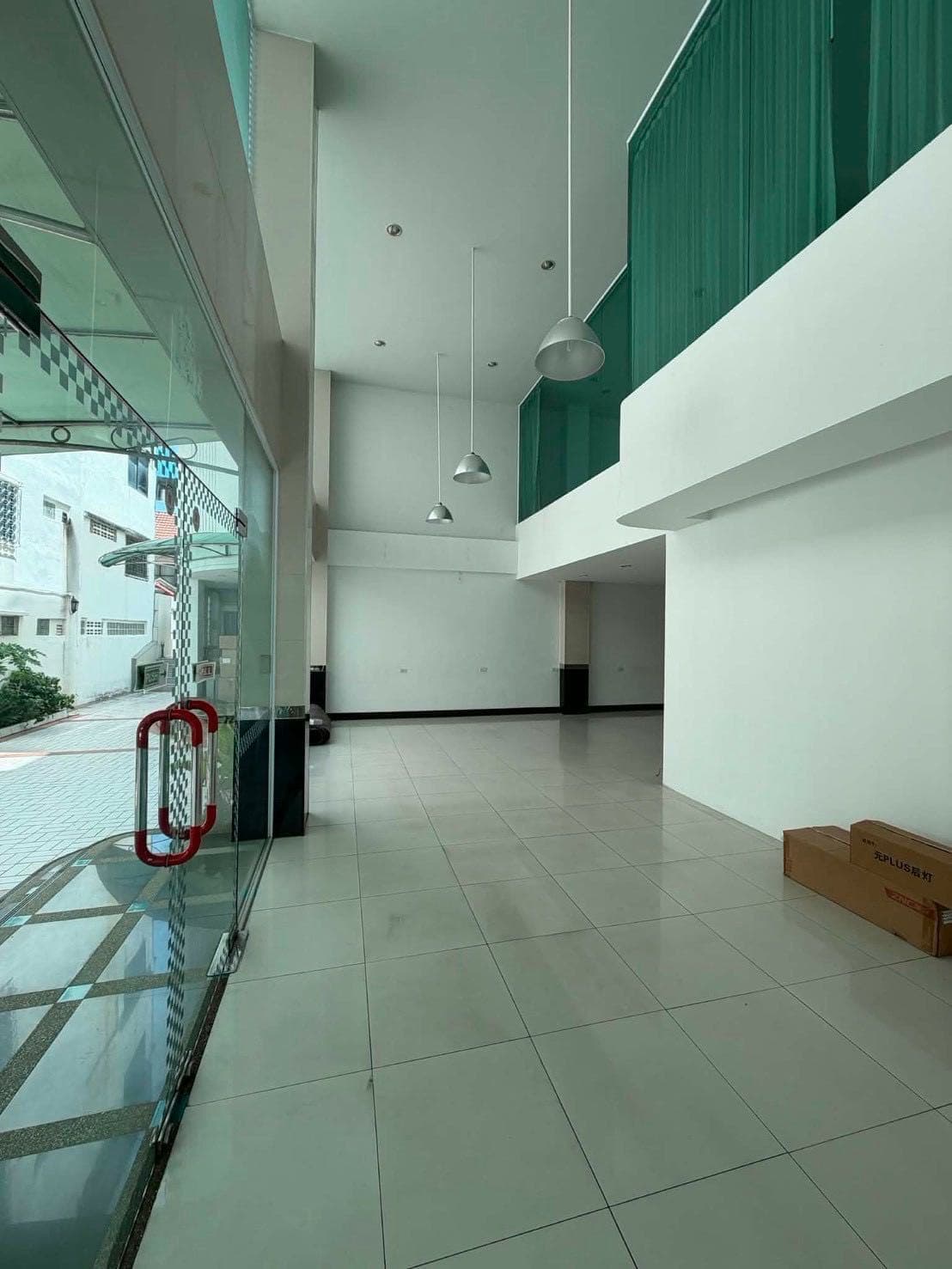 Bangkok CharoenNakorn 34 Whole Office Building for Rent | 1000 sqm 6 Parking Spaces Monthly Rent 170,000 Baht