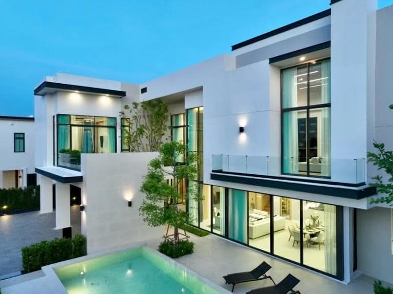 Luxury Villa for Rent in Nonthaburi, Bangkok, Thailand | 4 Bedrooms 5 Bathrooms with Pool and Garden | Monthly Rent 500,000 THB