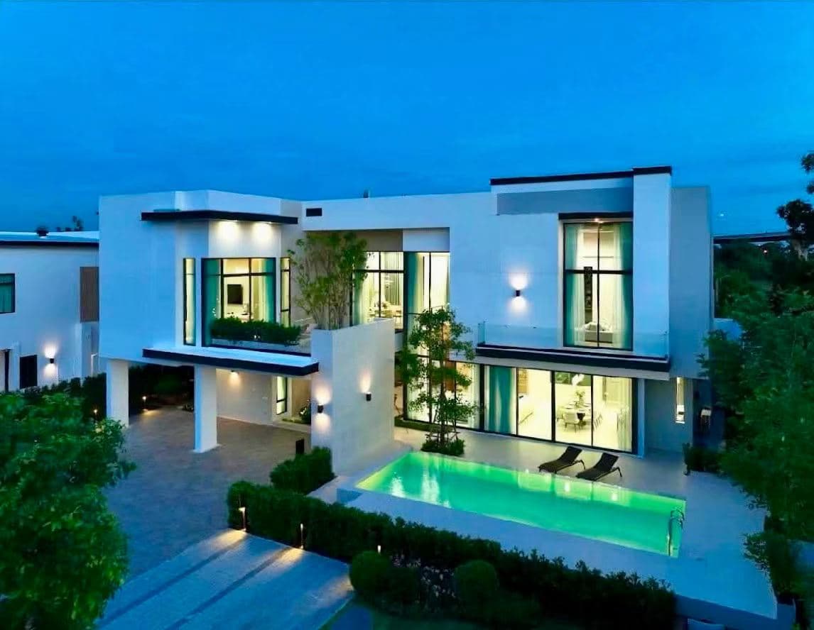 Luxury Villa for Rent in Nonthaburi, Bangkok, Thailand | 4 Bedrooms 5 Bathrooms with Pool and Garden | Monthly Rent 500,000 THB