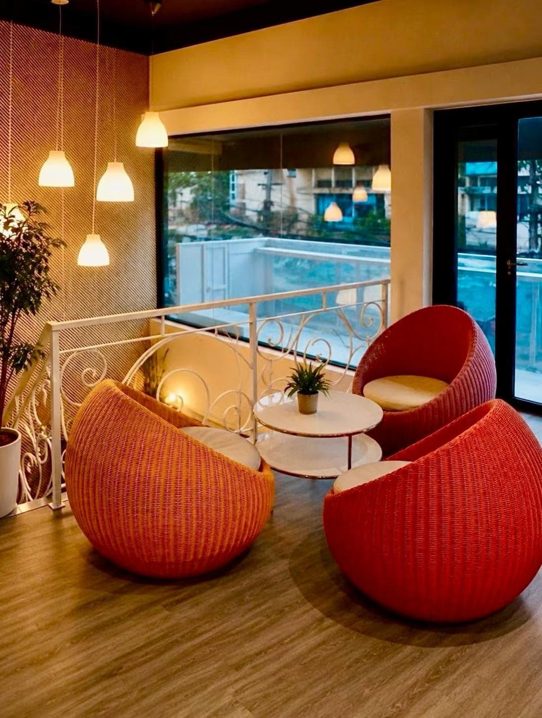 High-end Guesthouse for Transfer on Khao San Road, Bangkok, Thailand | 1200 sqm 68 Beds | with Restaurant and Bar, Transfer Fee 2 Million Baht