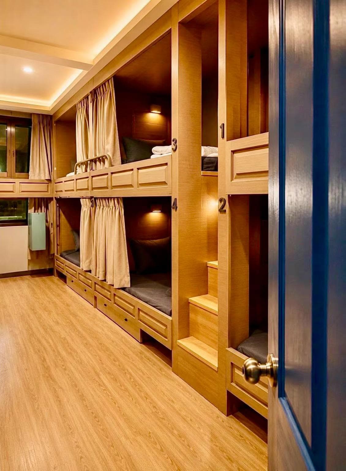 High-end Guesthouse for Transfer on Khao San Road, Bangkok, Thailand | 1200 sqm 68 Beds | with Restaurant and Bar, Transfer Fee 2 Million Baht