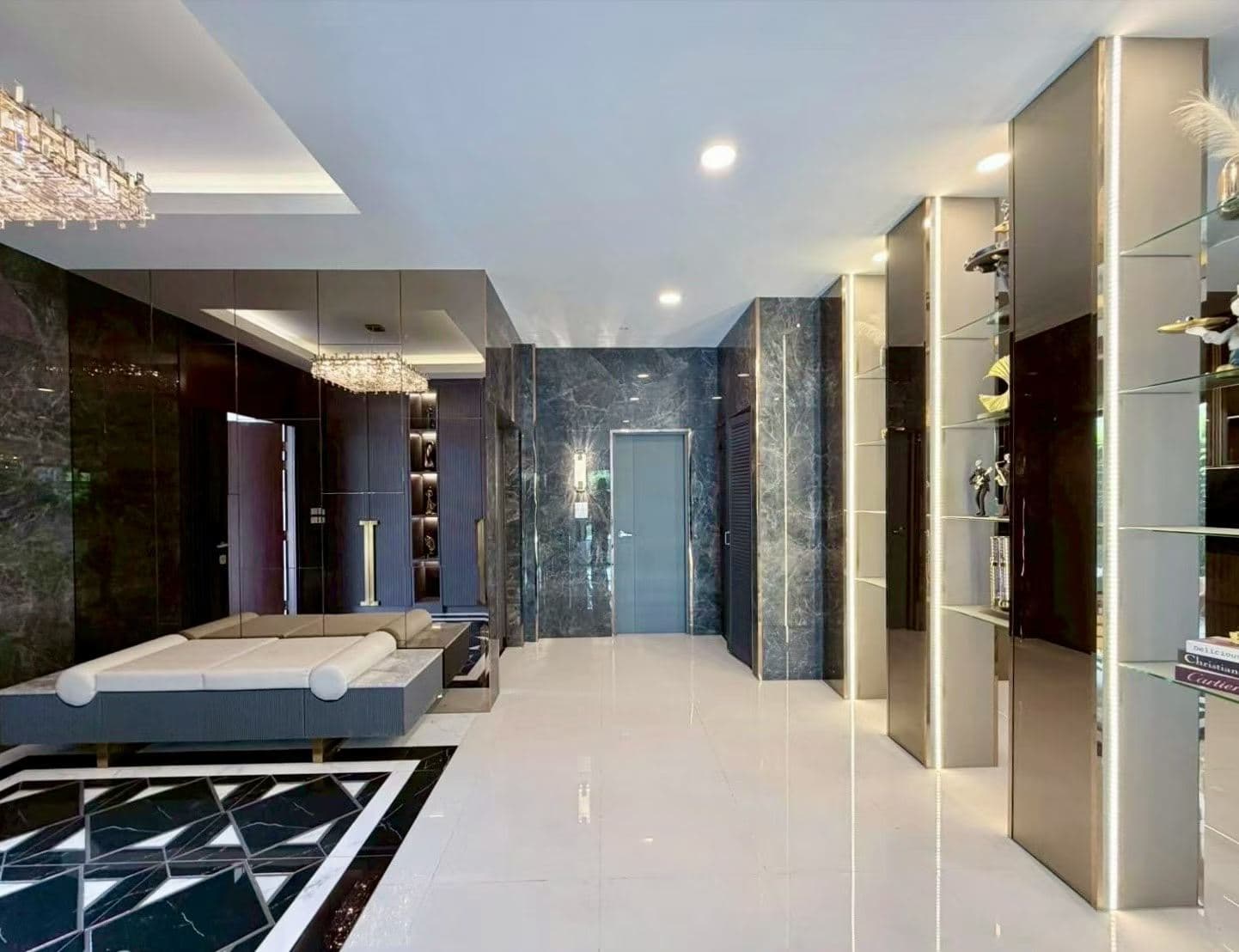 Detached House for Rent in Bangkok Metropolitan Area, Thailand | 5 Bedrooms 6 Bathrooms 512 sqm | Monthly Rent 250,000 THB