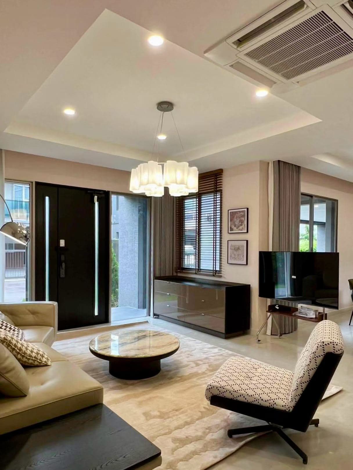 Rent Detached House Near New Bangkok Airport, Thailand | 5BR 5BA 404 sqm | 180,000 THB/month