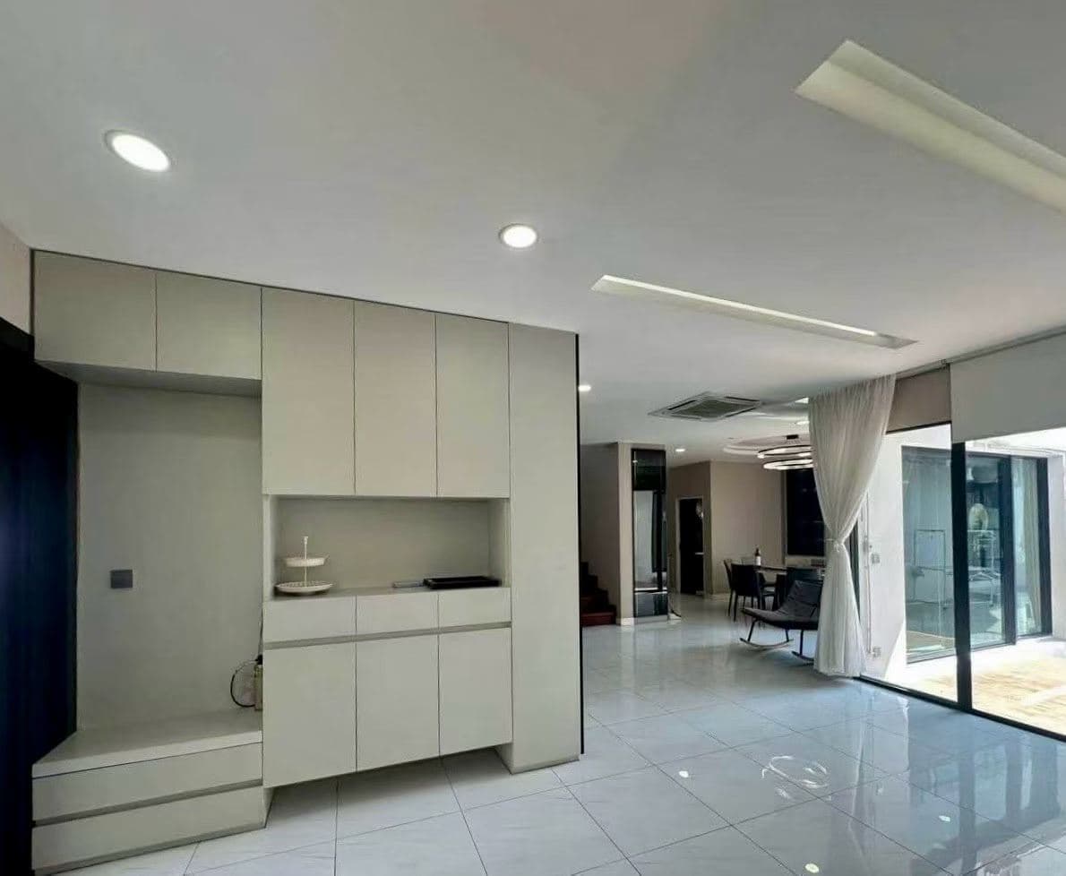 Rent Detached House in Bangna, Bangkok, Thailand | 4 Bedrooms 4 Bathrooms | Monthly Rent 150,000 THB