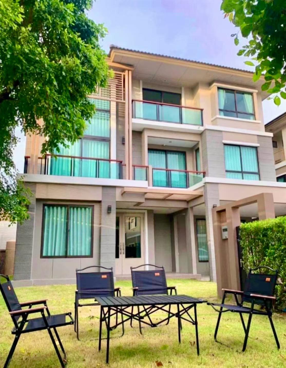 Luxury Villa for Rent in Ramintra, Bangkok, Thailand | 4BR 5BA Detached House | 100,000 THB/month