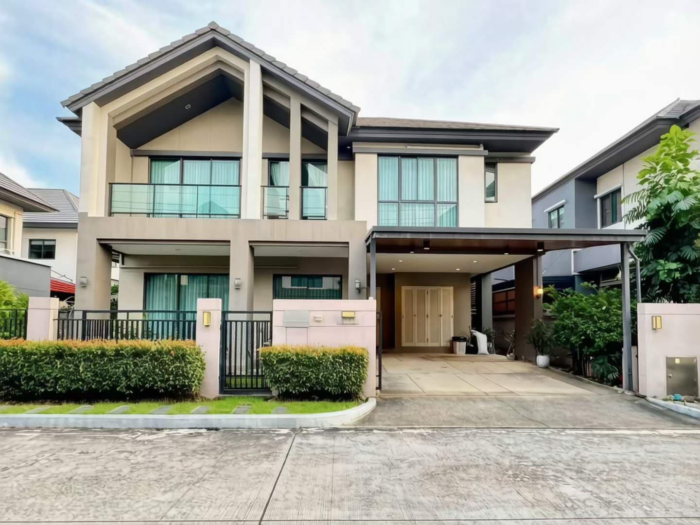 Detached House for Rent Near Bangkok's New Airport | 4BR 4BA 247 sqm | Monthly Rent 120,000 THB