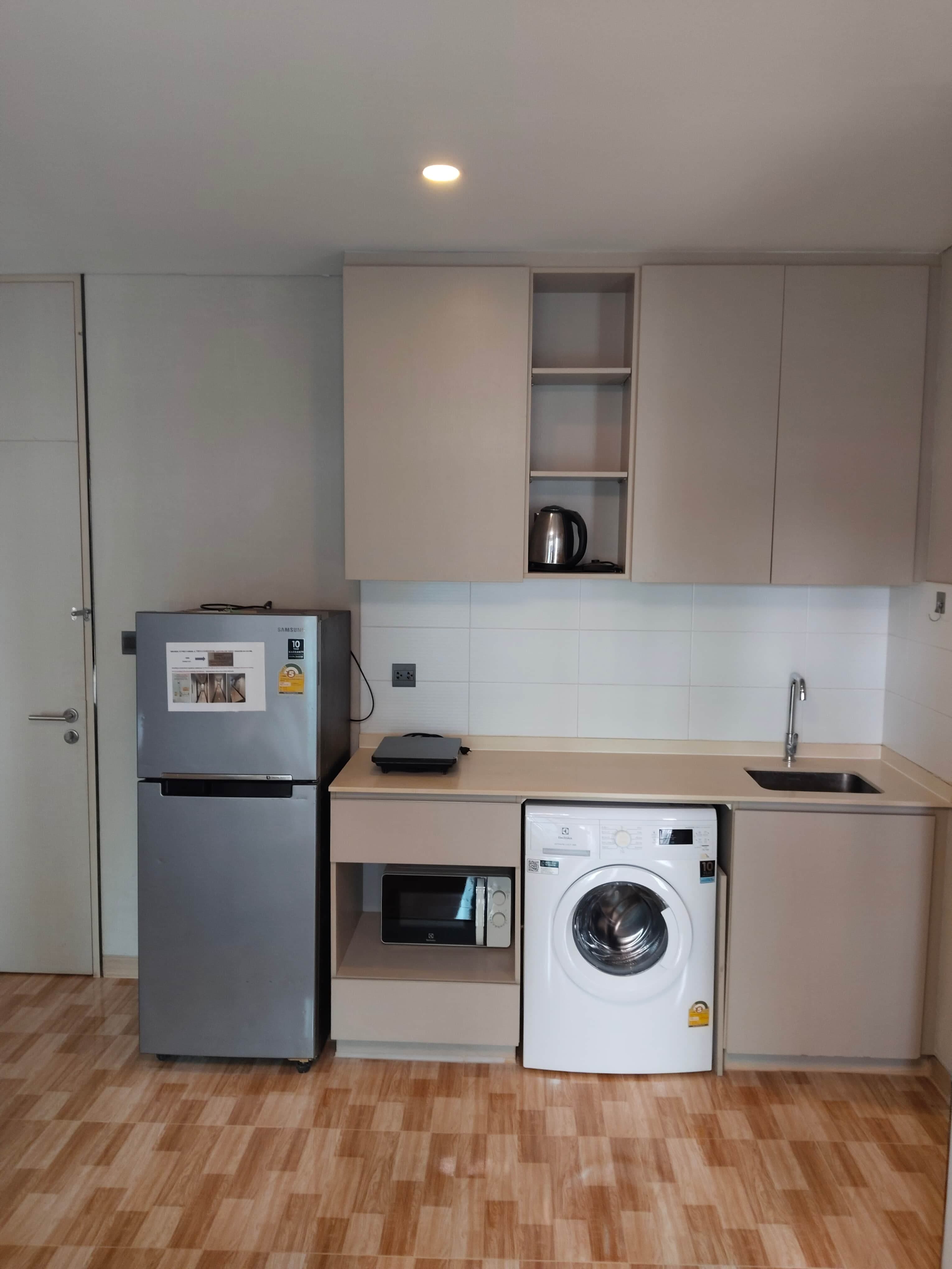 Bangkok Thailand Lumpini Suite Phetchaburi-Makkasan 2-Bedroom Apartment for Rent | Near MRT Phetchaburi Station, Near Srinakharinwirot University, 28th Floor, 40.5 sqm, Monthly Rent 22,000 Baht