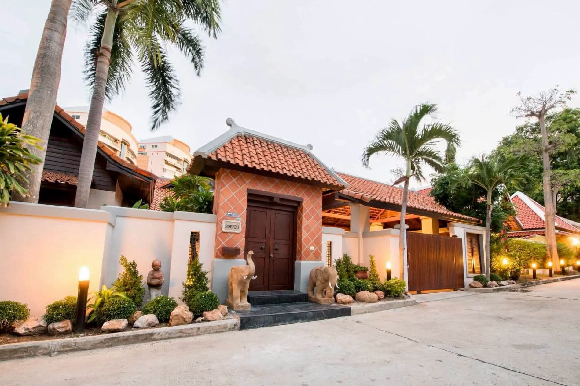Thai Pattaya Detached House for Rent | 3BR 3BA 400sqm | Monthly Rent 70,000 Baht Near Beach