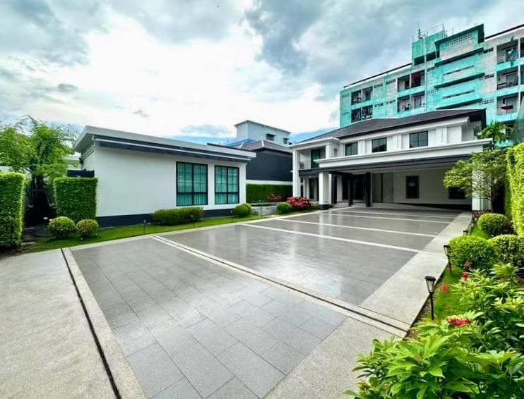 Bearing, Bangkok, Thailand Detached Villa | 5 Bedrooms 5 Bathrooms | Monthly Rent 280,000 THB