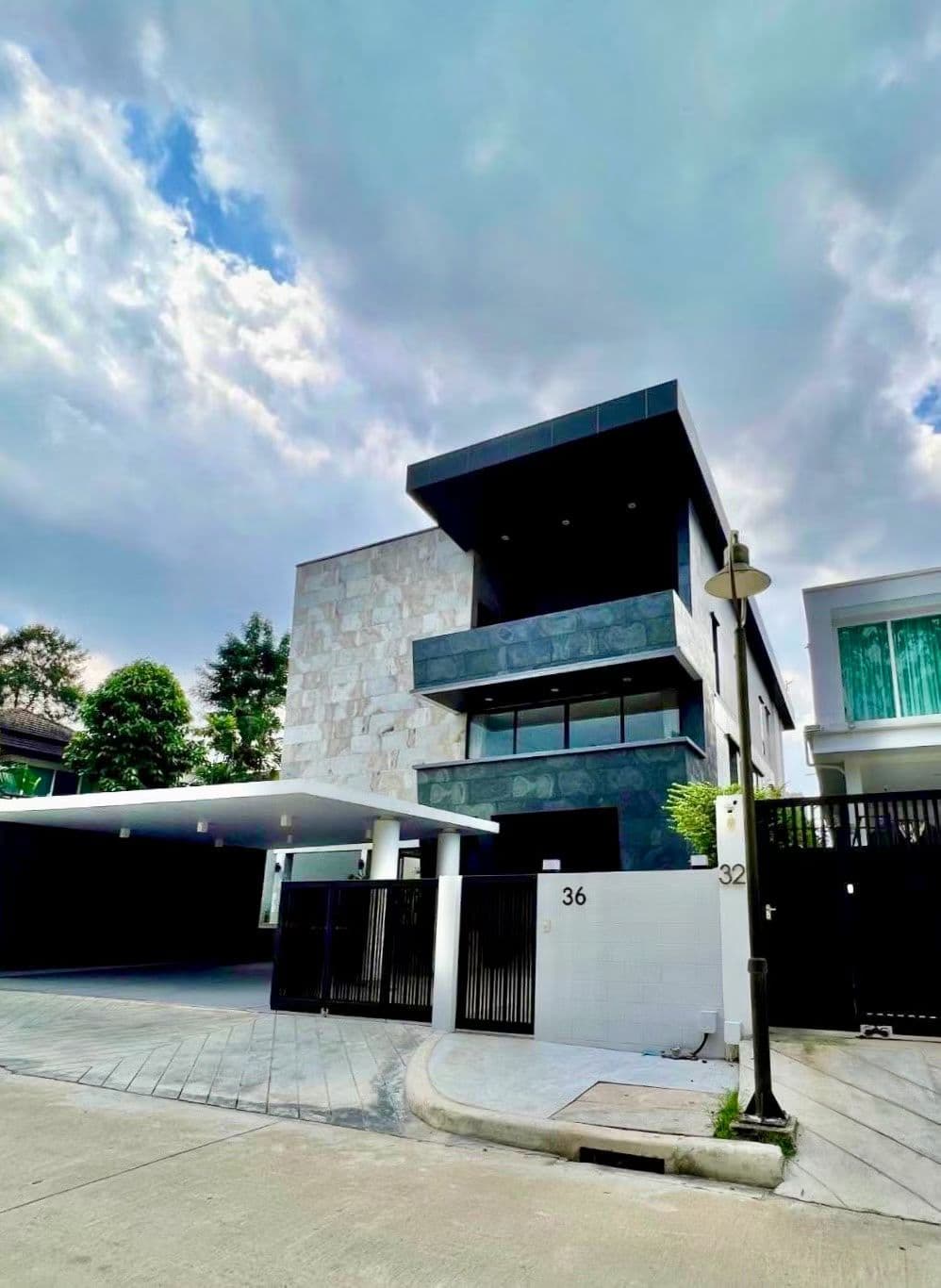 High-end Villa for Sale in Bangkok Metropolitan Area, Thailand