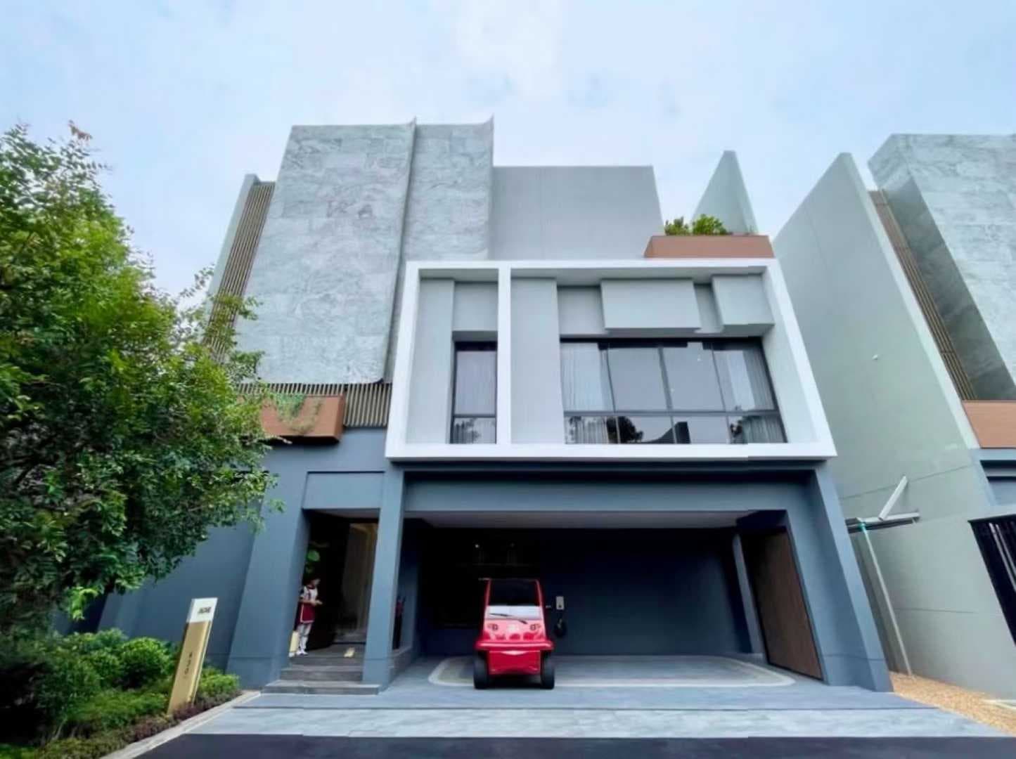 High-end villa for sale near New Airport in Bangkok, Thailand, 3 bedrooms 5 bathrooms, price 14.1 million RMB.