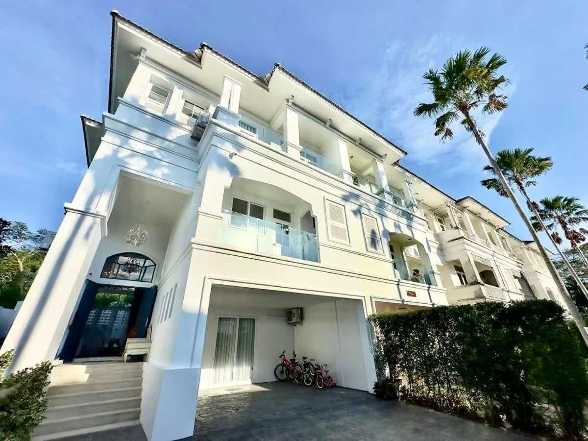 Pattaya, Thailand Seaside Pool Villa for Sale, 5 Bedrooms 6 Bathrooms, Price 6.45 Million RMB.