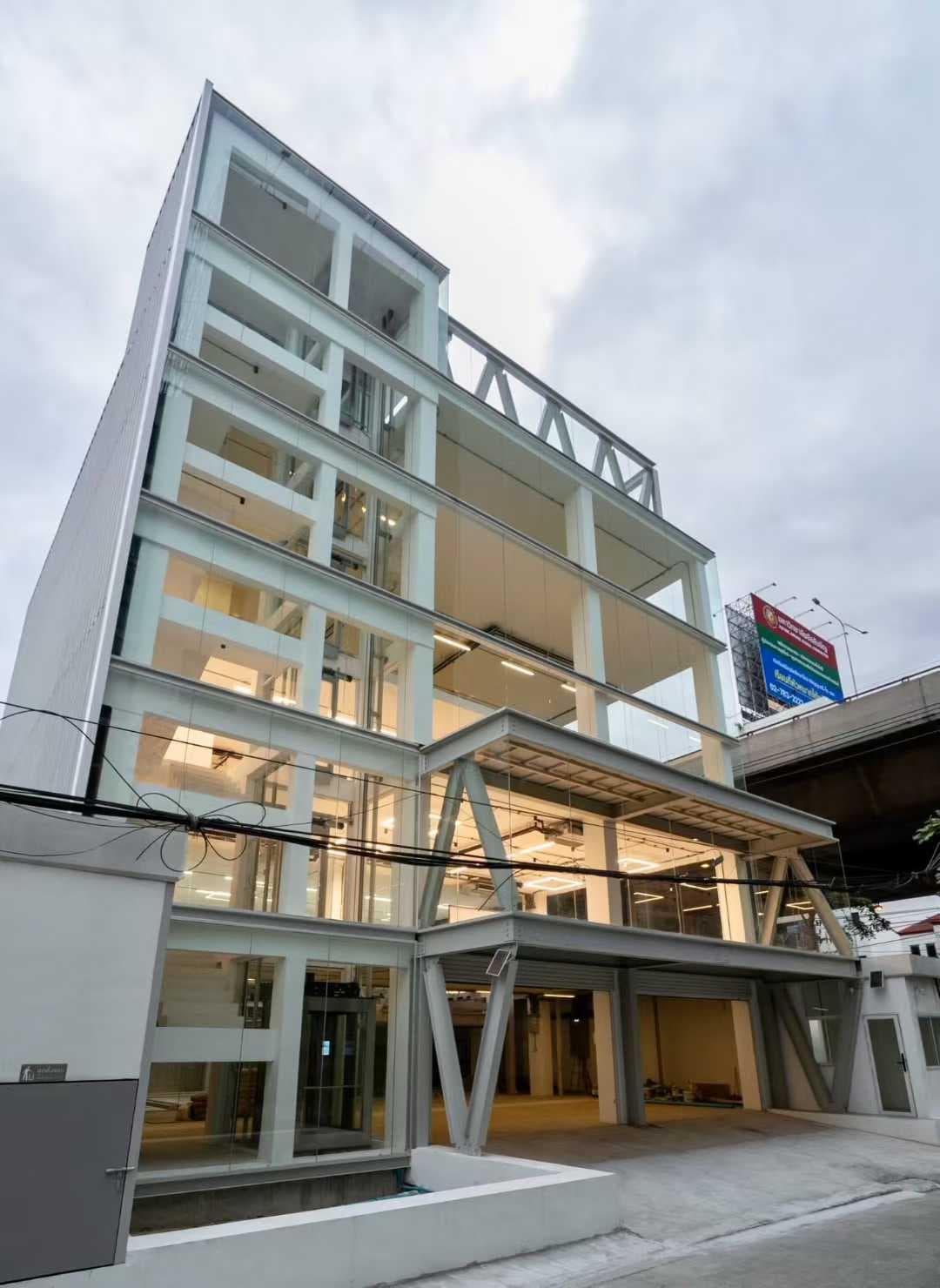 Thailand Bangkok Rama9 Commercial Building for Sale, Total Price 28 Million Thai Baht