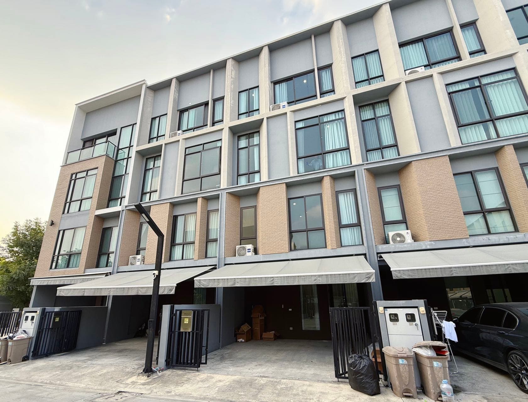 Townhouse in Onnut City Center, Bangkok, Thailand, 3 bedrooms, 4 bathrooms, 200㎡, 8.8 million THB, 7-meter ceiling height