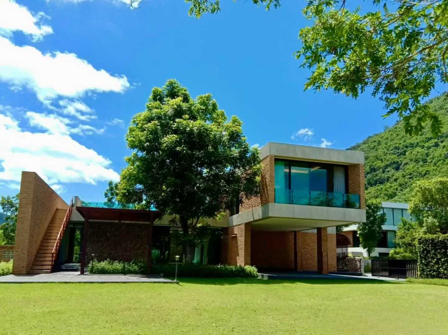 Detached Villa in Bangkok Suburbs, Thailand|3 Bedrooms 3 Bathrooms|4.5 Million RMB Near National Forest Park