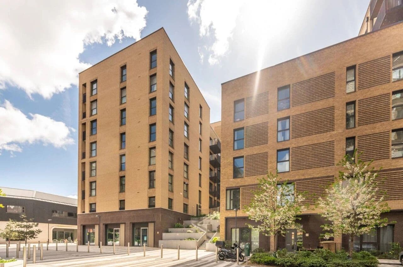 London UK Blackhorse View|3-Bed 2-Bath Apartment|£550,000 Near Tube and Wetlands