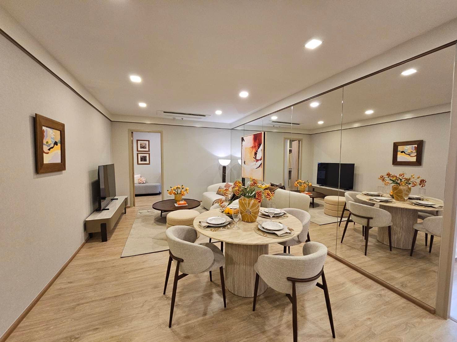 Bangkok, Thailand XT Phayathai | 2-Bedroom 2-Bathroom 92.5 sqm Apartment | Special Price 15.39 Million THB