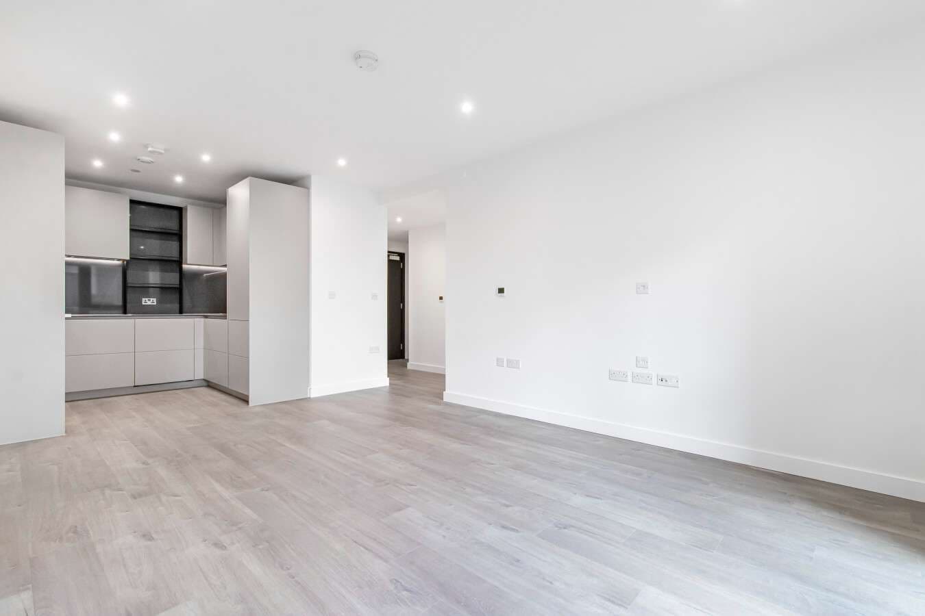London Woodberry Down Scarlet Court | One-Bedroom Apartment | £450,000 Resale