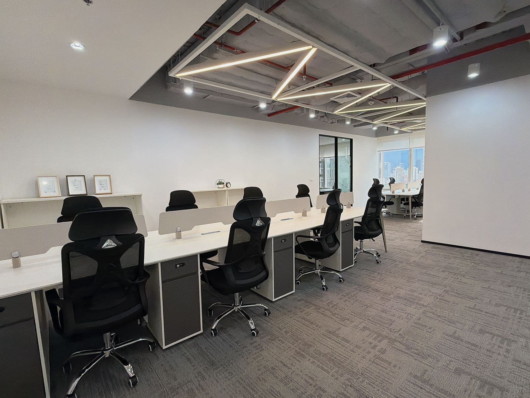 Fully Furnished Office for Rent in CBD, Bangkok City Center, 138 sqm | Move-in Ready | Monthly Rent 186,300 THB