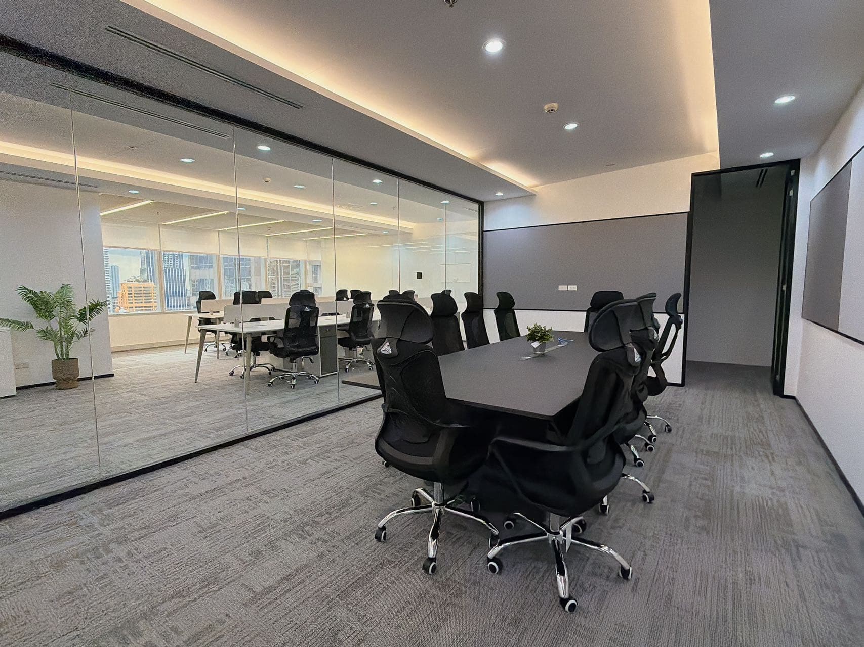 Rent 205 sqm Fully Fitted Office in CBD, Bangkok City Center | Move-in Ready | 277,000 THB/month