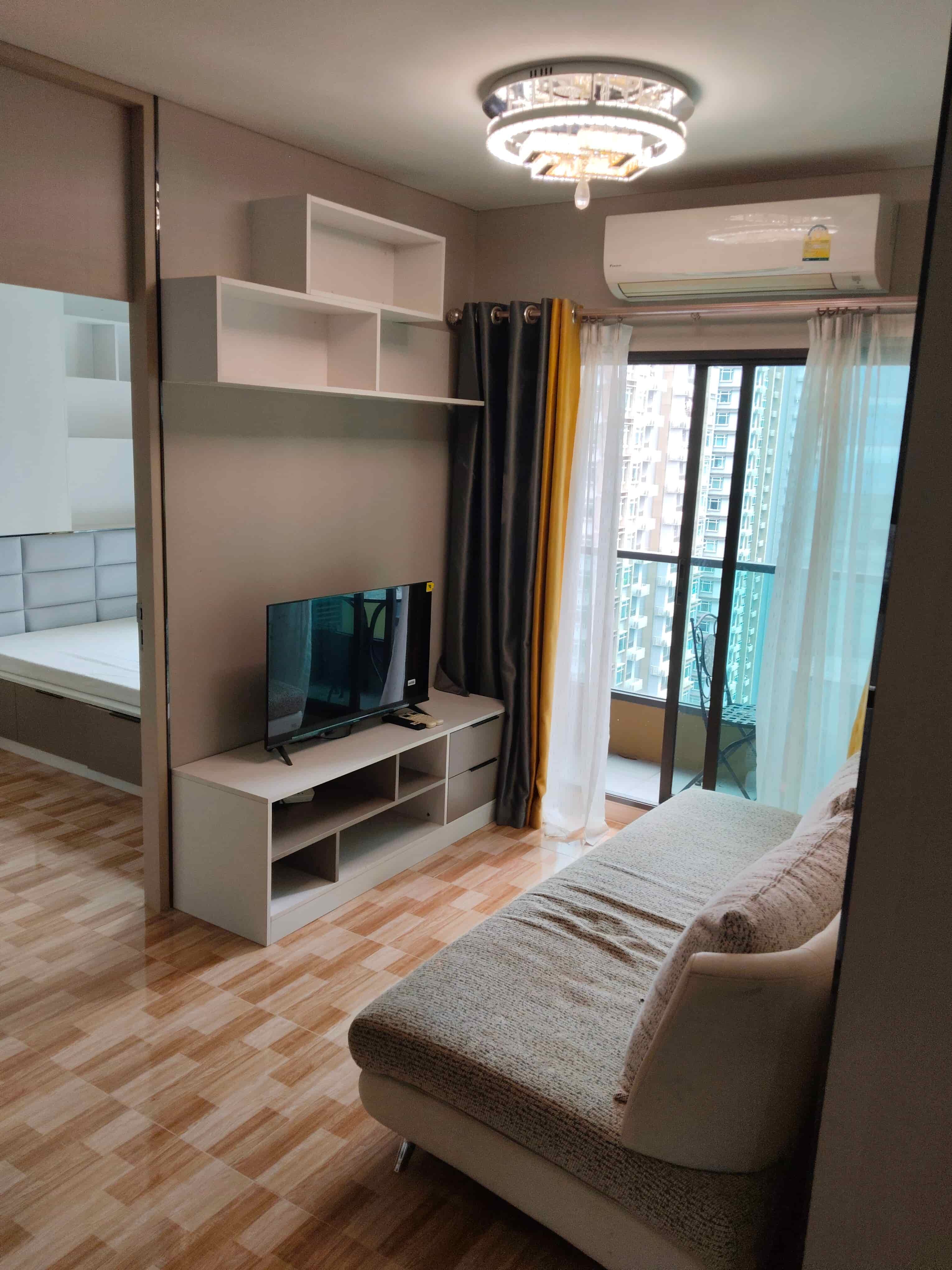 Bangkok Thailand Lumpini Suite Phetchaburi-Makkasan 2-Bedroom Apartment for Rent | Near MRT Phetchaburi Station, Near Srinakharinwirot University, 28th Floor, 40.5 sqm, Monthly Rent 22,000 Baht