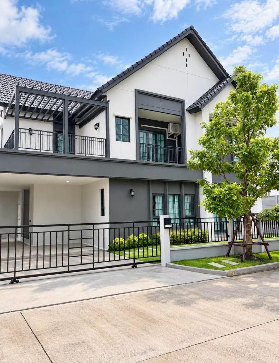 Bangna, Bangkok, Thailand Detached Villa | 4 Bedrooms 4 Bathrooms | Monthly Rent 130,000 THB